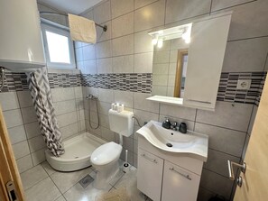 Apartment | Bathroom