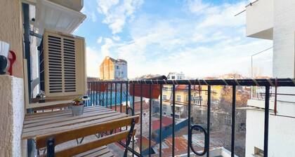 Spacious Room in the Center - Kitchen + Smart TV