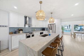 Private kitchen - ‼️4BR Oasis w/ Heated Pool Near Anna Maria Island (Bradenton)