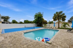 Outdoor pool - ‼️4BR Oasis w/ Heated Pool Near Anna Maria Island (Bradenton)