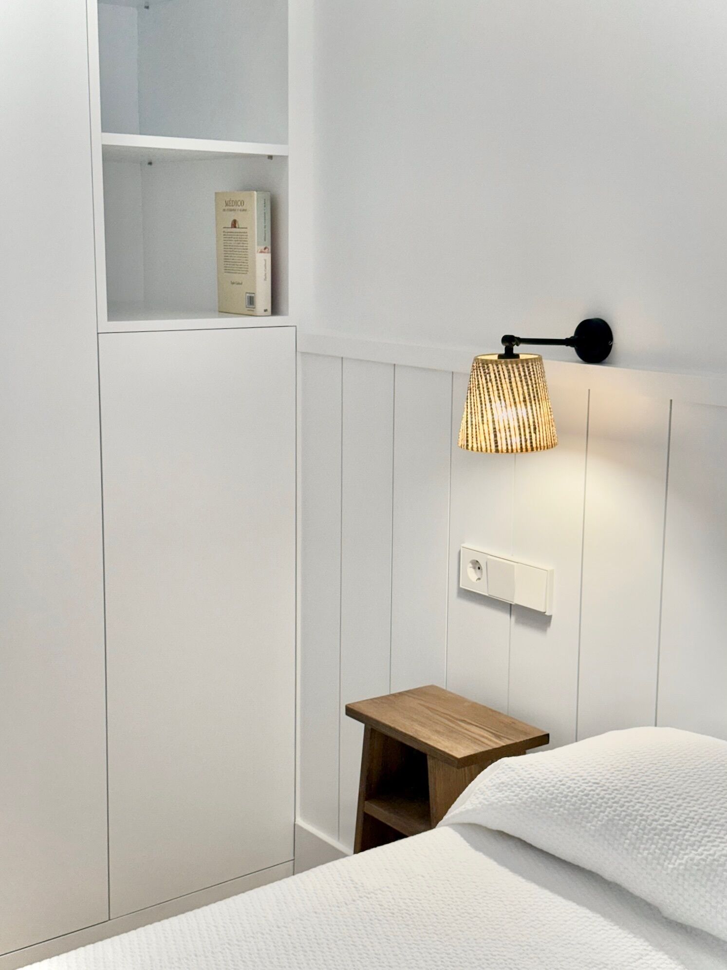 3 chambres, bureau, fer et planche à repasser, lit parapluie