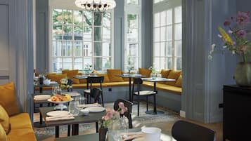 Dagelijks ontbijtbuffet (EUR 19 per persoon)