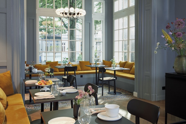 Desayuno buffet diario (EUR 19 por persona)