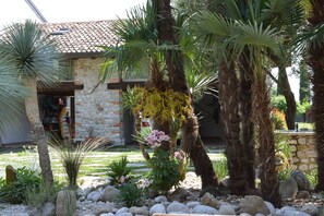 Property grounds - Residence San Bernardo - Apt. "Magalita" in the countryside, 6 km from the center of Udine (Udine)