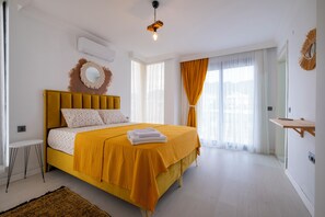 8 slaapkamers, een strijkplank/strijkijzer, reisbedje, gratis wifi