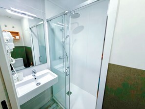 Shower, hair dryer, towels - 4 independent loft with shared swimming pool in the center of Valencia (València)