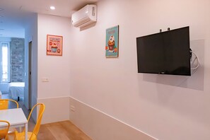 Dining - 4 independent loft with shared swimming pool in the center of Valencia (València)