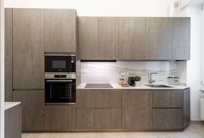 Fridge, microwave, oven, stovetop - Argonne, 51 – Spazio Argonne: studio apartment (Milano)