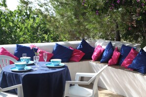 Outdoor dining - Quinta de Sta Teresinha, vacation home for Nature Lovers! Relax! (Estombar)