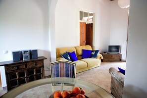 Living area - Quinta de Sta Teresinha, vacation home for Nature Lovers! Relax! (Estombar)