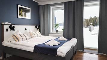 Standard Double Room, Lake View | Laptop workspace, free WiFi