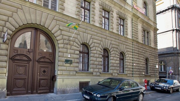 A historic building with large arched doors and a classic architectural style. - St King 11. Studio Apartments (Budapest)