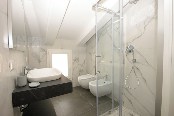 Dusche, Bidet