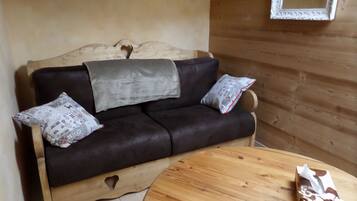 Blackout curtains, soundproofing, iron/ironing board, free WiFi
