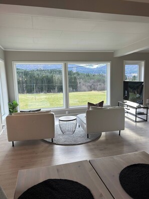 Casa, 5 quartos, para fumantes, piscina particular | Área de estar