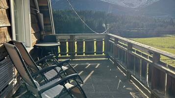 Nhà, 5 phòng ngủ, hút thuốc, hồ bơi riêng | Ban công