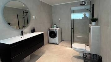 House, 5 Bedrooms, Smoking, Private Pool | Bathroom