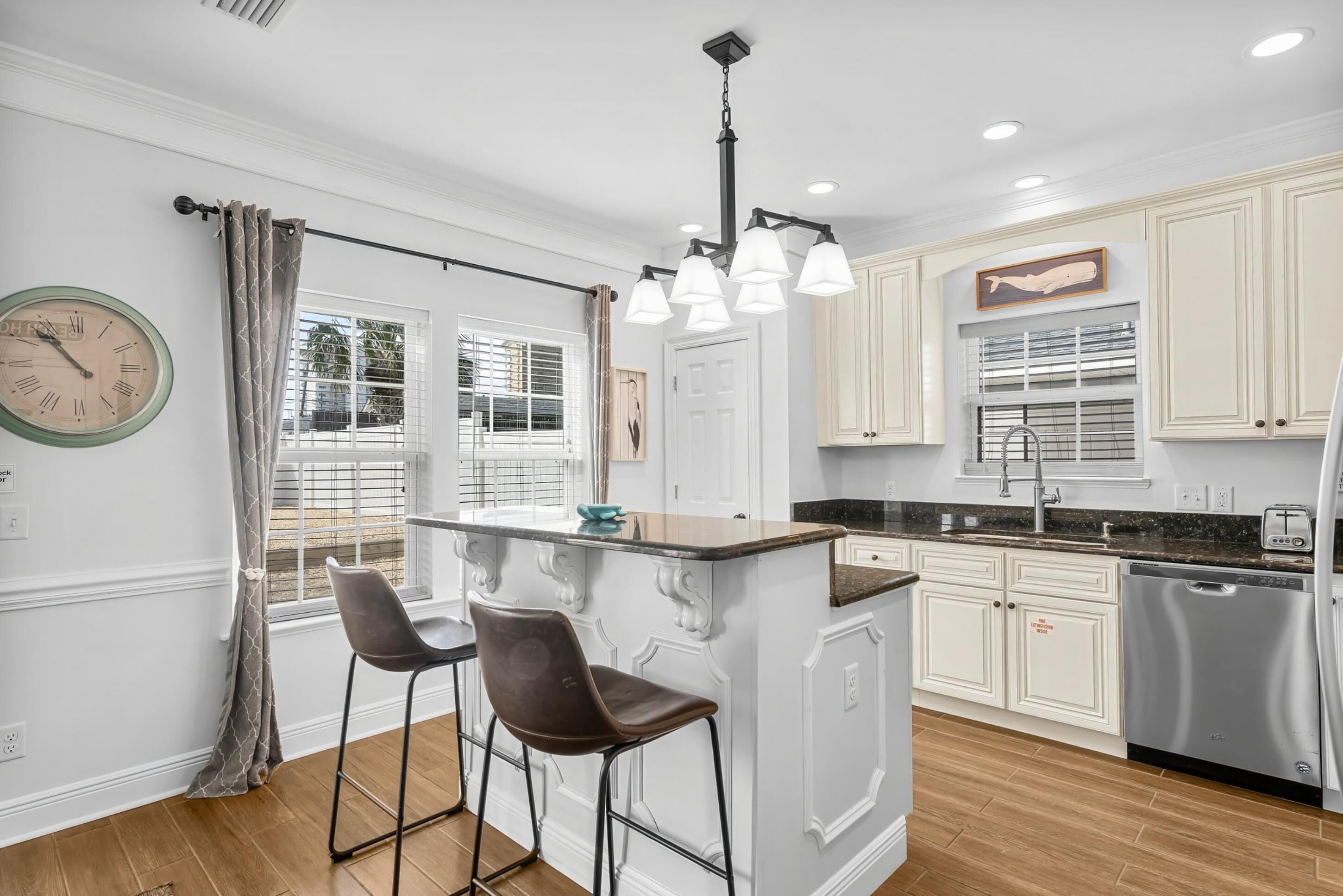 منزل - يُسمح باصطحاب الحيوانات الأليفة | مطبخ خاص | ثلاجة/مجمد بحجم كبير، ميكروويف، فرن، موقد طهي مسطح