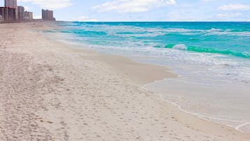 Plage à proximité, sable blanc