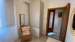 Apartment, 2 Bedrooms | Interior - Elegant Three Room Apartment in Porto Torres (Porto Torres)