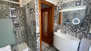 Bathroom - Elegant Three Room Apartment in Porto Torres (Porto Torres)