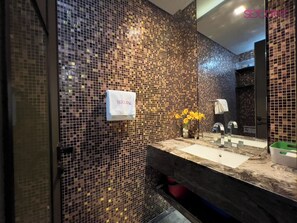 Haartrockner, Toilettenpapier