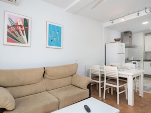 Casa, 2 quartos, terraço | Área de estar