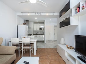 Casa, 2 quartos, terraço | Área de estar