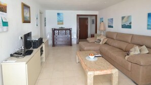 House, 4 Bedrooms, Terrace | Living area - Global Bello Horizonte 5141 (Salou)