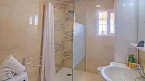 Biệt thự, 3 phòng ngủ, hiên | Phòng tắm