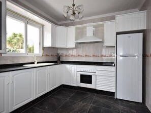 Villa - flera sovrum - terrass | Eget kök