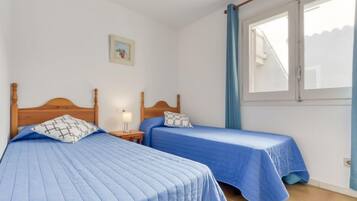 House, 3 Bedrooms, Terrace