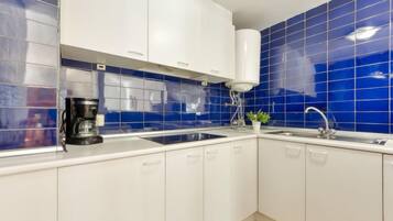 House, 3 Bedrooms, Terrace | Private kitchen