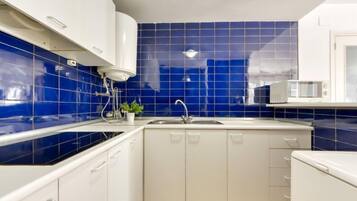 House, 3 Bedrooms, Terrace | Private kitchen