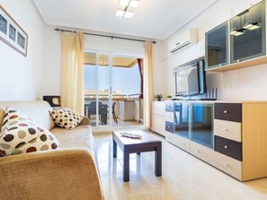 House, 3 Bedrooms, Terrace | Living area