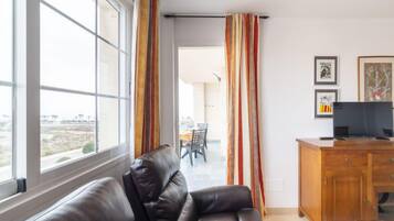 House, 3 Bedrooms, Terrace | Living area