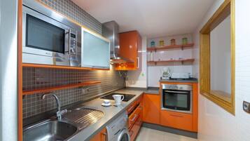 House, 3 Bedrooms, Terrace | Private kitchen