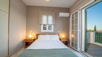 2 soverom, blendingsgardiner, lydisolert og strykejern/-brett