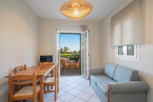 Una televisión, una impresora