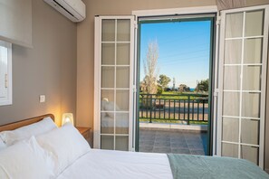 2 bedrooms, blackout curtains, soundproofing, iron/ironing board - Captain's Villas (Kefalonia)