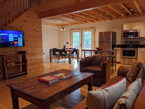 New Cabin,Be the First to Book! Private and Peaceful, 140 Acres, River trails!