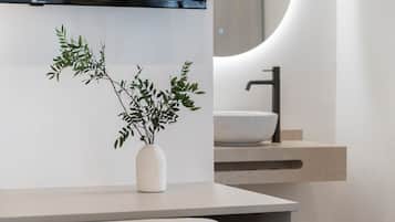 Deluxe-værelse - balkon - byudsigt | Pengeskab på værelset, skrivebord, arbejdsområde til bærbare computere