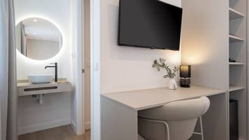 Classic Room, Balcony, City View | In-room safe, desk, laptop workspace, soundproofing