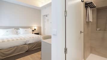 Caja de seguridad en la habitación y escritorio