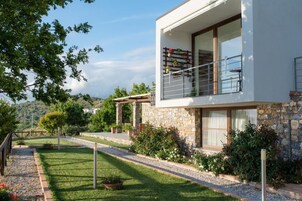 高级公寓, 阳台, 海景 | 起居区 | 电视