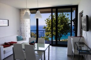 高级公寓, 阳台, 海景 | 起居区 | 电视