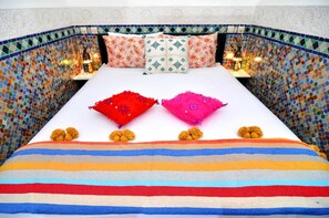 1 bedroom, desk, WiFi, bed sheets