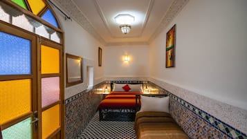 1 bedroom, desk, WiFi, bed sheets