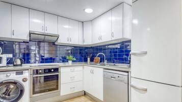 House, 3 Bedrooms, Terrace | Private kitchen