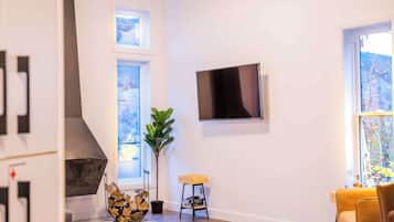 Televisión, chimenea